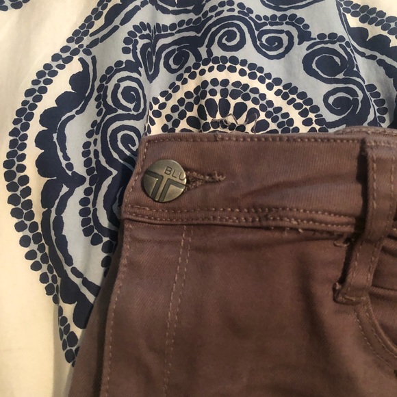 Tractr blue skinny jeans with ripped knees. - Picture 4 of 4